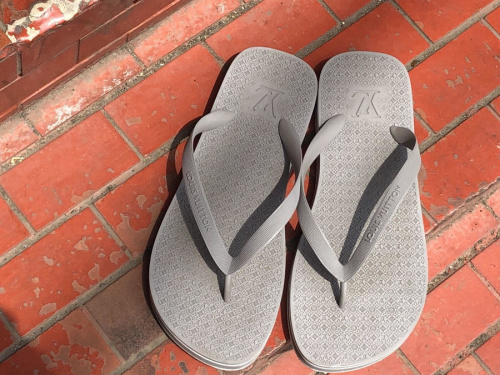 ルイヴィトンのビーチサンダル