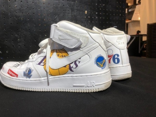 シュプリーム×ナイキのAIR FORCE 1