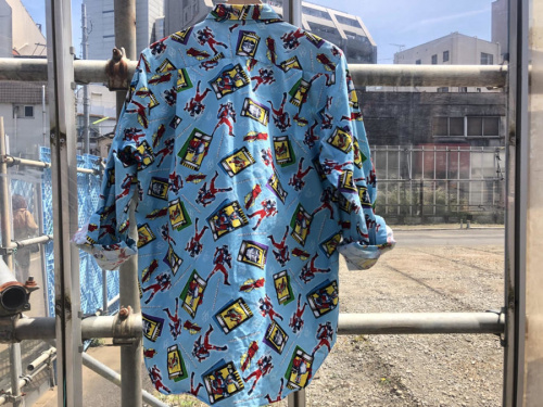 仮面ライダー 龍騎のシャツ