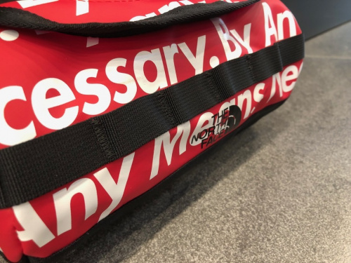 シュプリーム × ノースフェイスのBase Camp Travel Canister