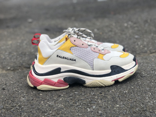 トリプルSのTRIPLE S