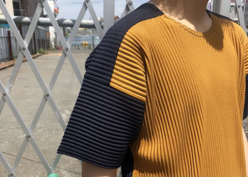 イッセイミヤケのカットソー