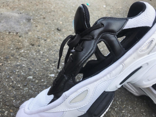 adidas×RAF SIMONSのアディダス×ラフシモンズ