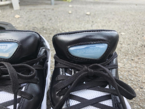 スニーカーのオズウィーゴ