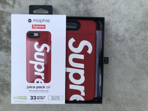 シュプリームのMophie