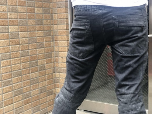 バルマンのバイカーデニム