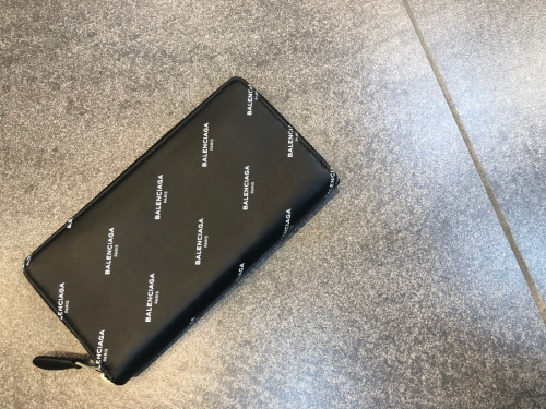 バレンシアガの長財布