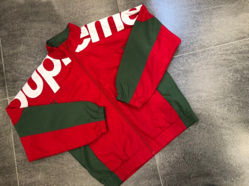 SUPREME　のシュプリーム