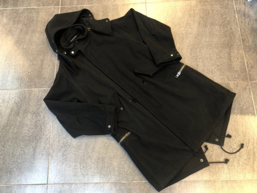 ヨウジヤマモトプールオムのジップデザインコート