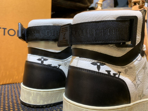 LOUIS　VUITTONのルイ ヴィトン