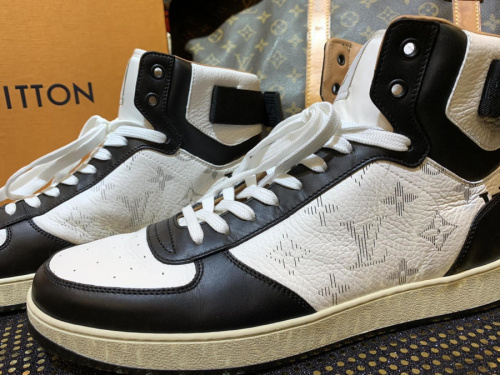 ルイ ヴィトンのリヴォリライン