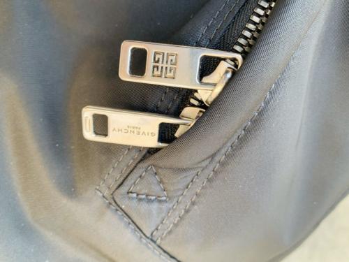 GIVENCHYのジバンシー