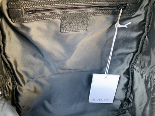 ジバンシーのバックパック