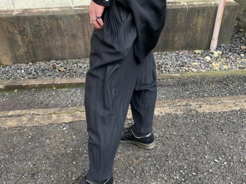 プリーツパンツのメンズ