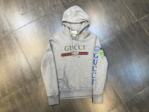 グッチのドラゴン刺繍パーカー