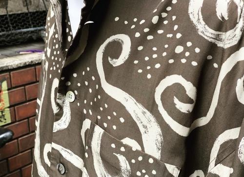 イッセイミヤケの総柄シャツ