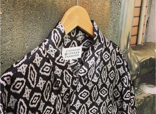 メゾン マルジェラ 10の総柄シャツ