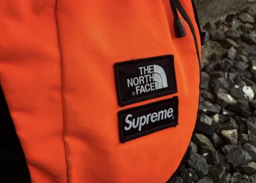 シュプリーム　×　ザ　ノースフェイスのバッグパック