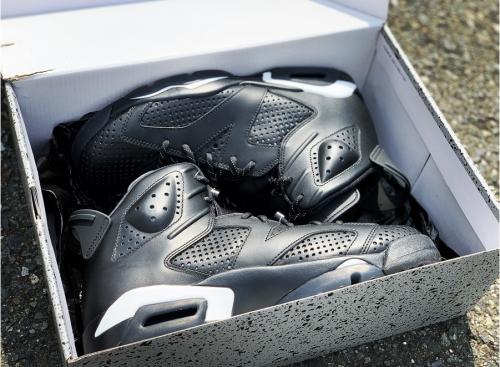 ナイキのAIR JORDAN 6 RETRO