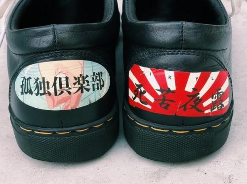 ロンリーロンリーのスニーカー