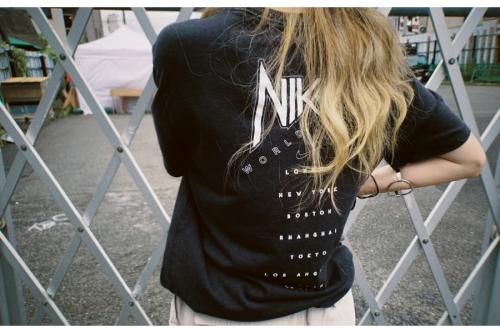 ナイキのプリントＴシャツ