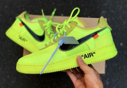 NIKE × OFF-WHITEのナイキ　×　オフホワイト