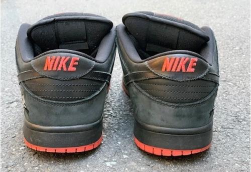 SB DUNK LOW TRD QSのスニーカー　ピジョン