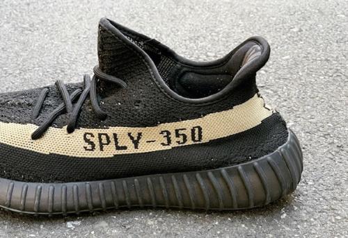 adidasのアディダス