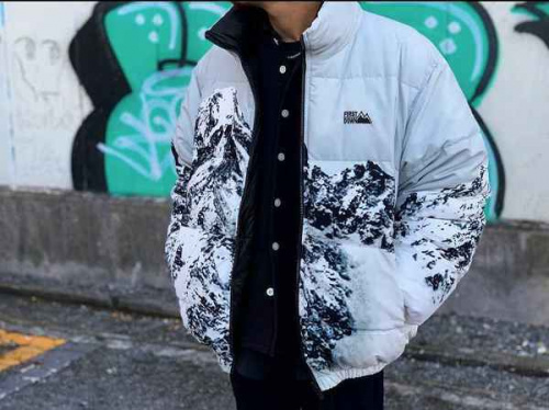 レアアイテムのFIRST DOWN × weber