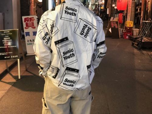 フラッグスタッフのオープンカラーシャツ