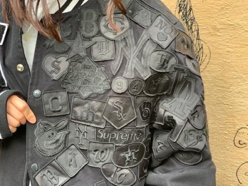 シュプリーム × ニューエラ × エムエルビーのVarsity Jacket