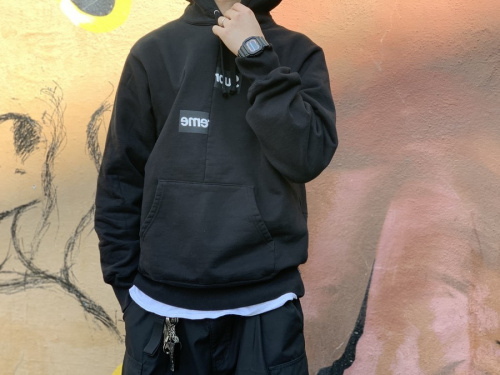 ストリートブランドのSupreme × COMME des GARCONS SHIRT