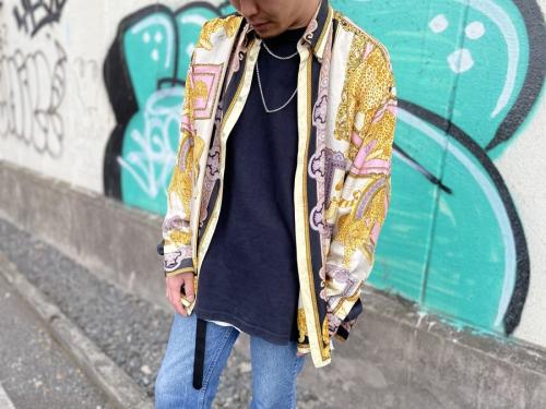 ヴェルサーチのスカーフシャツ