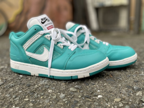 ストリートブランドのSupreme × NIKE SB