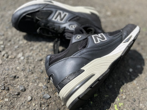 スニーカーのNEW BALANCE