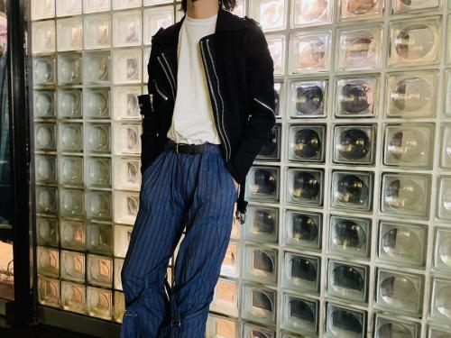 ヴィヴィアン ウェストウッド マンのストライプボンテージパンツ