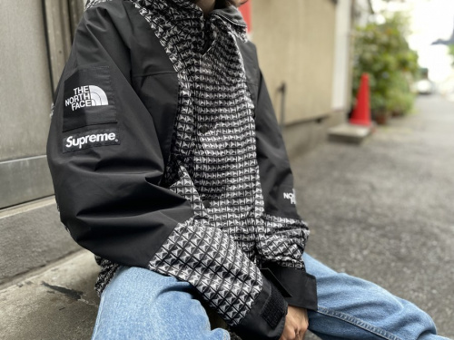 ストリートブランドのSUPREME × THE NORTH FACE