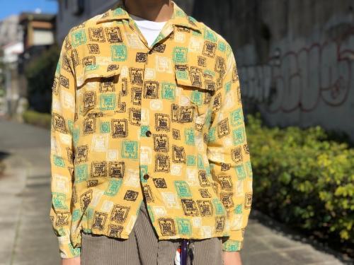 ヴィンテージのレーヨンシャツ