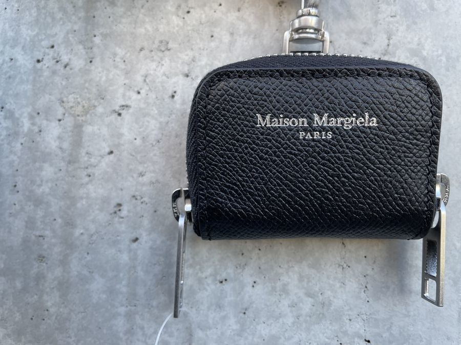 【Maison Margiela/メゾンマルジェラ】マルジェラから完売モデルのAirPodsケース買取入荷です。[2021.11.15発行]