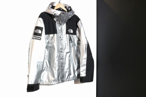 アウトドアブランドのsupreme(シュプリーム)