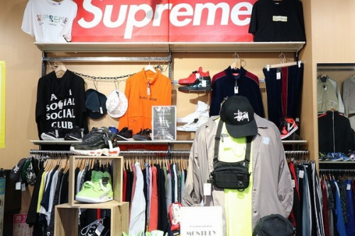 SUPREMEのシュプリーム