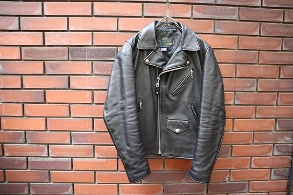 今シーズン最安！超レア！安！schott!金星が光る。ネクタイして通勤。 今シーズン最安！超レア！安！schott!金星が光る。ネクタイして通勤。