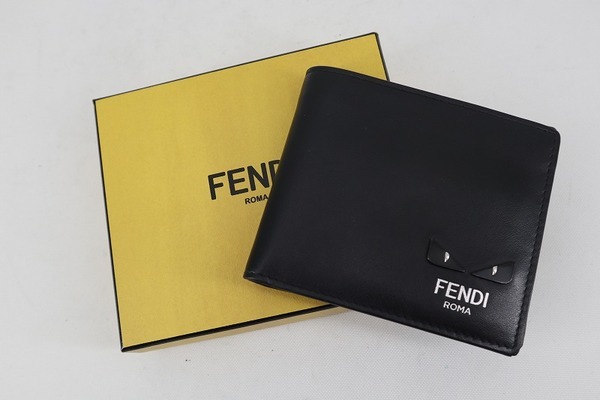 メーカー純正品[充電不要 1年保証] 【FENDI フェンディ】2つ折り財布 通販