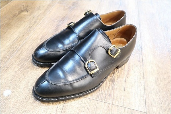 Crockett & Jonesの流通量の少ないダブルモンクのUチップ入荷しました 