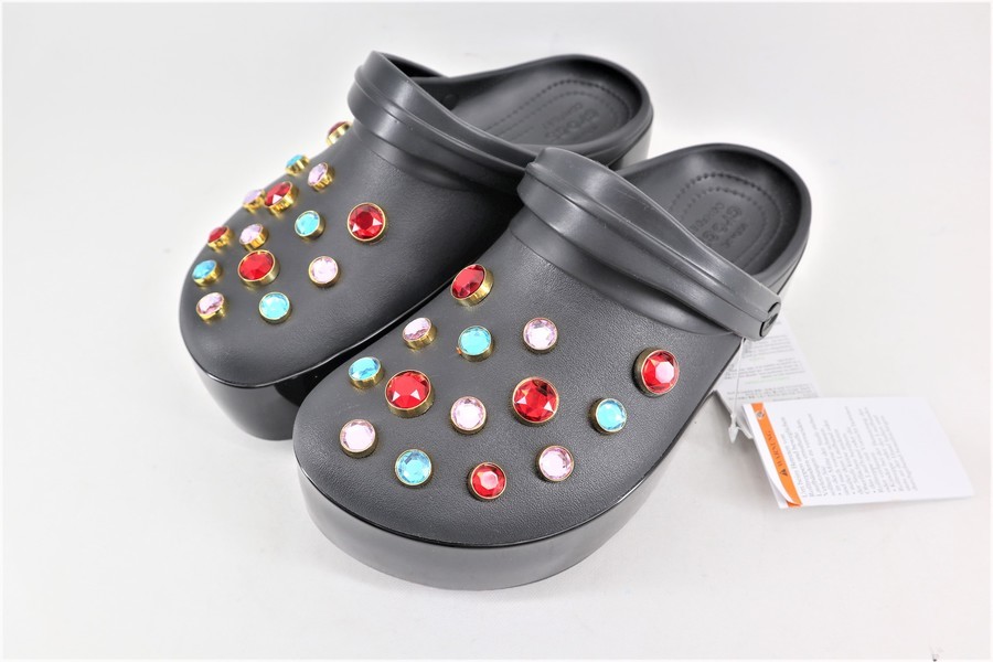 dot crocs