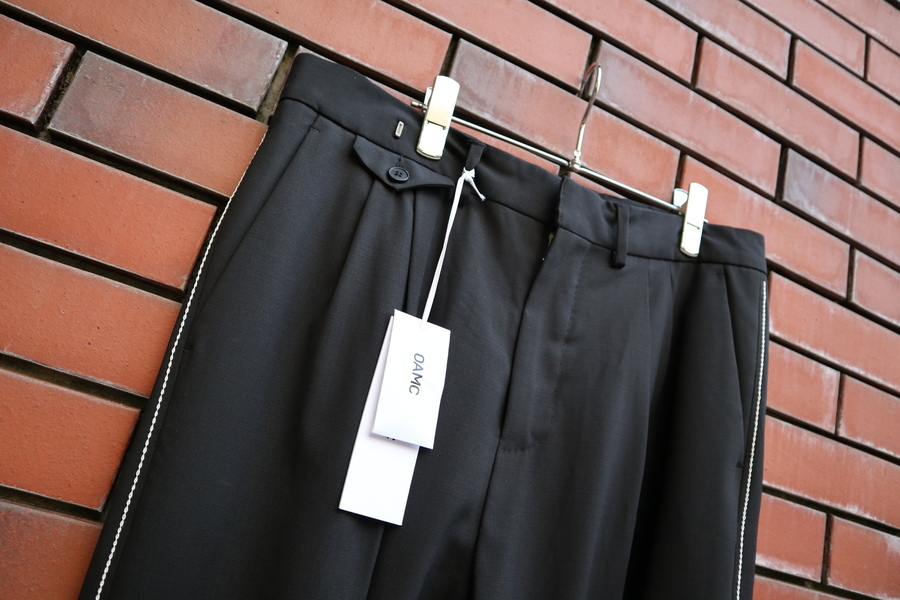 OAMC / オーエーエムシー】より側章2タックスラックスが入荷しました