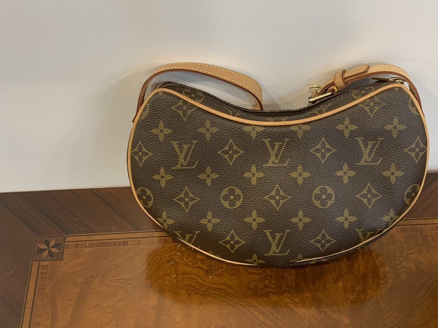 LOUIS VUITTON モノグラム ポシェット クロワッサン クロワッサン モノグラム｜ルイ・ヴィトン 公式サイト - M46828