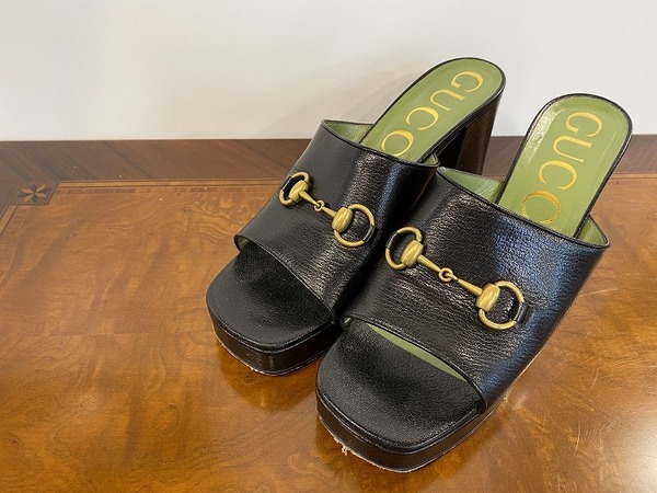 プラットフ Gucci サンダル ヒール パンプス スニーカーの通販 by 5 