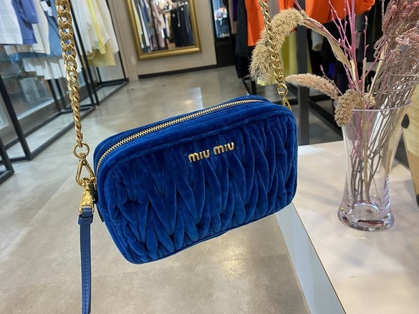 miumiu ベロアバッグ
