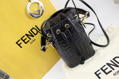 「インポートブランドのFENDI 」